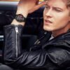 Relojes para hombre con pulsera de cuarzo de acero inoxidable y cuero con diseño de rin de carro.